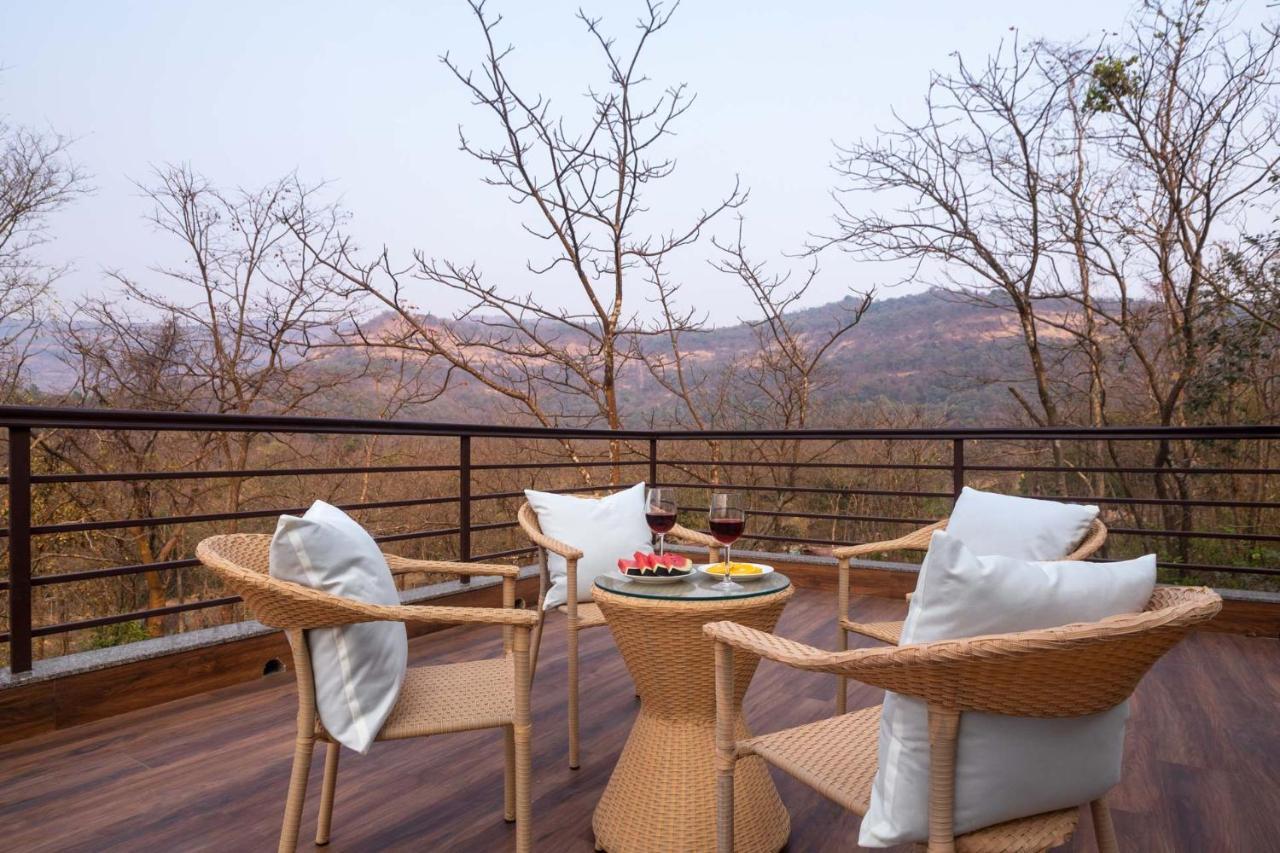 Eden Glade - Khopoli - Mountain-View Villa With Private Pool, Spacious Decks & Indoor Activities Ngoại thất bức ảnh